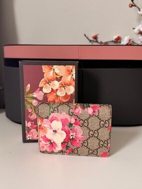 Gucci GG Supreme Blooms Pink Bifold Wallet